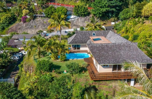 Faaa Villa | The authentic Tiare Villa of Mamaia in Papeete wPool