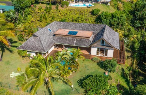 Faaa Villa | The authentic Tiare Villa of Mamaia in Papeete wPool