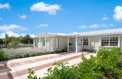 Cockburn Town House | The Ridge Villa: 1 BDR
