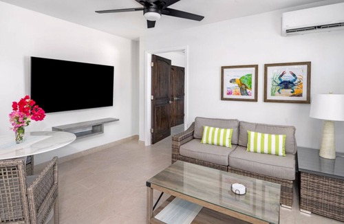 Cockburn Town House | The Ridge Villa: 1 BDR