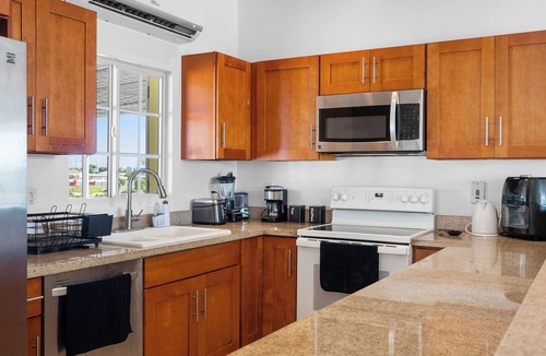 Cockburn Town House | The Sunflower Villa – 3BR Beachfront in Grand Turk