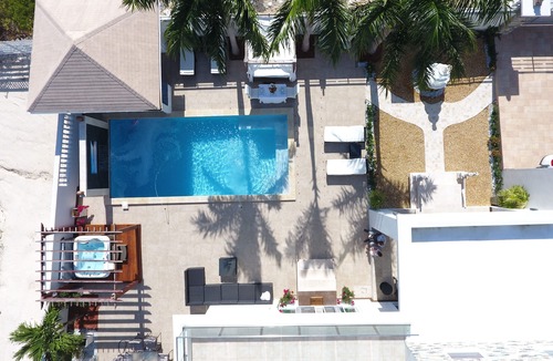 Grace Bay West Villa | The White House TCI and Kenard Cruises Luxury Yacht charter vacation Package
