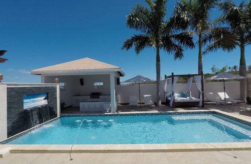 Grace Bay West Villa | The White House TCI and Kenard Cruises Luxury Yacht charter vacation Package