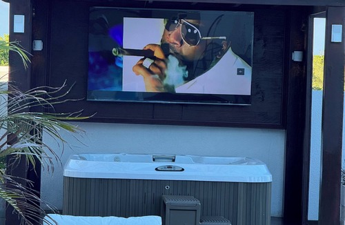 Grace Bay West Villa | The White House TCI and Kenard Cruises Luxury Yacht charter vacation Package