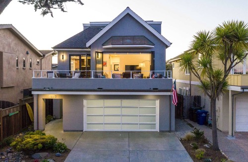 Opal Cliffs House | Toes in the Sand-The 25th Beach Retreat with hot tub!