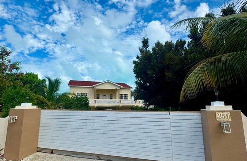 Providenciales Apartment | Tranquil 2-bedroom apartment in Leeward Palms