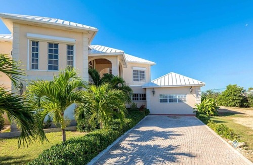 Ocean Point Apartment | Tranquil Chalk Sound Escape, Lagoon Views & Wi-Fi