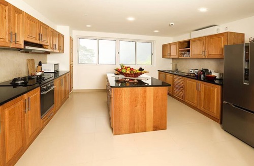 Zig Zag Ward House | Triplex Villa & Private Pool - CliffHanger Villas