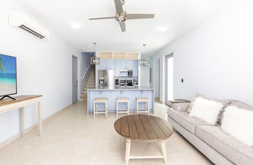 Discovery Bay Villa | Tropical Waterfront Cooper Jack Bay Villa