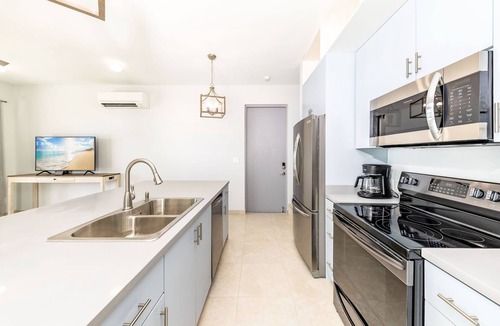 Discovery Bay Villa | Tropical Waterfront Cooper Jack Bay Villa