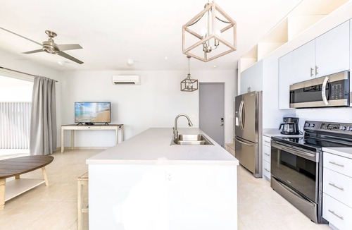 Discovery Bay Villa | Tropical Waterfront Cooper Jack Bay Villa