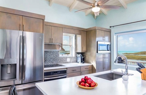 Ocean Point Ski Chalet | Tropical Chalk Sound Cottage with Pool and Kayak!