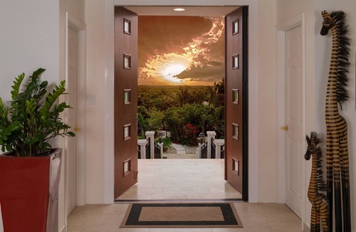 Long Bay Hills Villa | Tropical Paradise Beach Front Penthouse + Pool SUV - Karana Penthouse