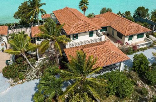 Ocean Point Villa | Turquoise Waterfront 5 Bedroom Rustic Villa