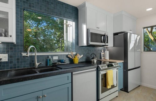 Eastside Santa Cruz House | Twin Lakes Coastal Retreat