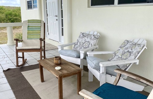 North District House | Two Bedroom/full kitchen - Ocean view - steps from dive shop/harbor/restuarant