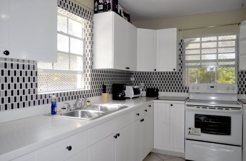 Leeward Settlement Villa | Two Bedrooms En-suite Bathrooms just 2mins away from Grace Bay Beach Newly Renov