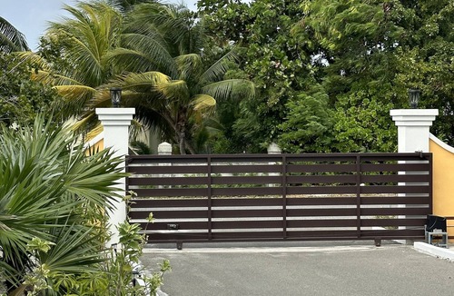 Leeward Settlement Villa | Two Bedrooms En-suite Bathrooms just 2mins away from Grace Bay Beach Newly Renov