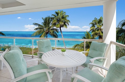 The Bight Condo | Updated Penthouse amazing ocean front view of GRACE BAY BEACH!