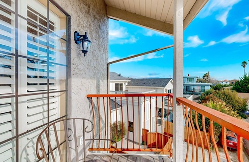 Beach Hill - Beach Flats House | Vibrant home with breathtaking views & convenient location