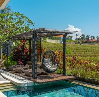 Beraban Villa | Villa Asri - Incredible Tropical 3BR close to Nyanyi beach!
