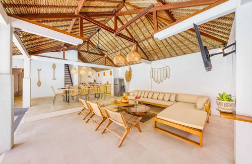 Central Seminyak Villa | Villa Barcelona - 5BDR, lush garden, private pool