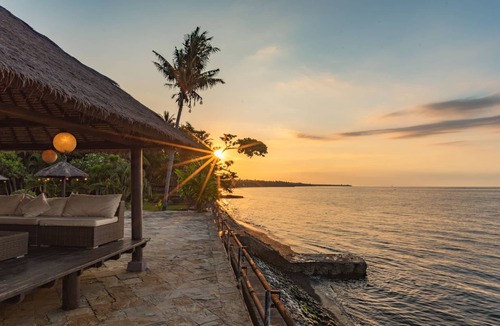Bukti Villa | Villa Bukti Paradise - Captivating Beachfront Villa