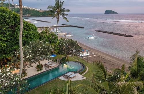 Sengkidu Villa | Villa Cocoa Maya: Beautiful large villa steps from the beach