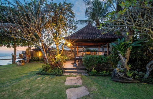 Sengkidu Villa | Villa Cocoa Maya: Beautiful large villa steps from the beach