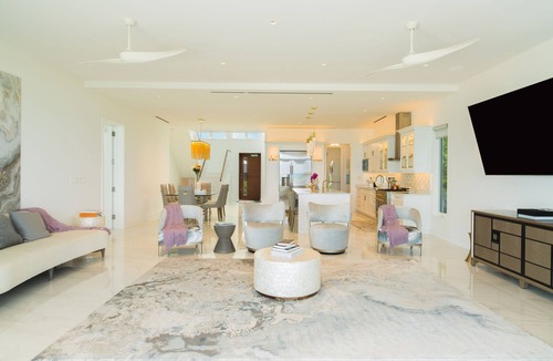 Providenciales House | Villa DelEvan 4E/Beachfront 6 bedroom house on the Grace Bay Beach,