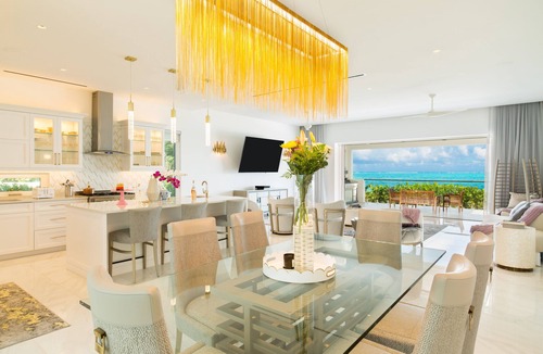 Providenciales House | Villa DelEvan 4E/Beachfront 6 bedroom house on the Grace Bay Beach,