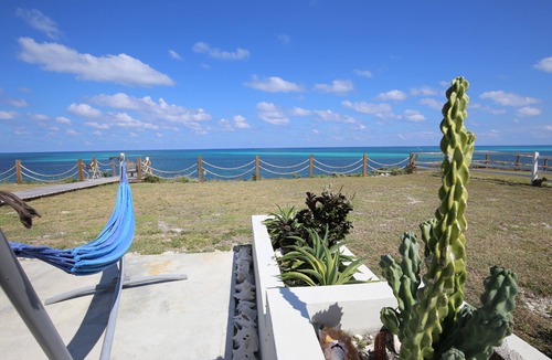 Cockburn Town House | Villa Kaya - Yellow Suite W/Golf Cart - Ocean Front