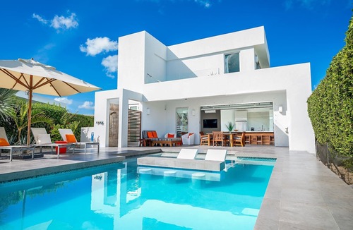 Long Bay Villa | Villa Near Ocean + Private Pool - White Villas (3)