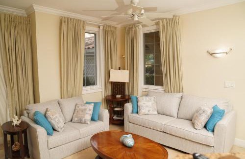 Grace Bay Apartment | Villa Renaissance Unit 501 Grace Bay Beach