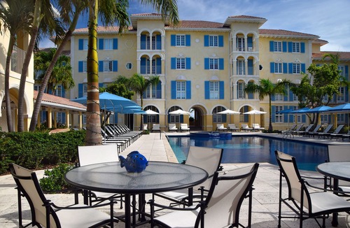 Grace Bay Condo | VILLA RENAISSANCE 603, 1BR in Grace Bay. Steps to the sand. WOW