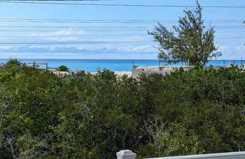 Cockburn Town Villa | Villa Sago in Palm Grove, Grand Turk. Just steps away form the pristine beach!