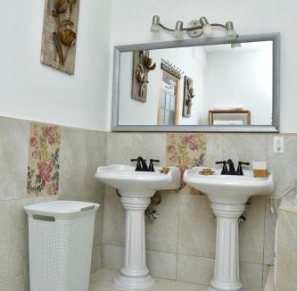 Discovery Bay House | Villa Serenity by the water-Tranquility Suite