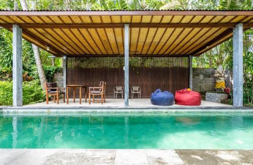 Sengkidu Villa | VILLA Surya 3 rooms , waterpool, near the ocean