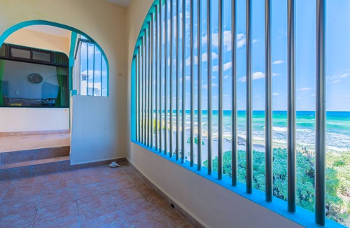 Isla Mujeres House | Villa Tranquila-Versatile 4 Bedroom Villa W/Rooftop Pool, Oceanfront .