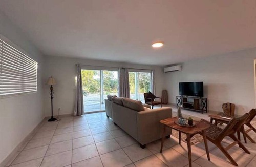 Discovery Bay House | Waterfront House - Downstairs