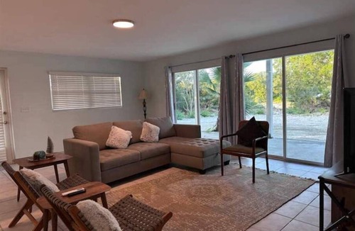 Discovery Bay House | Waterfront House - Downstairs