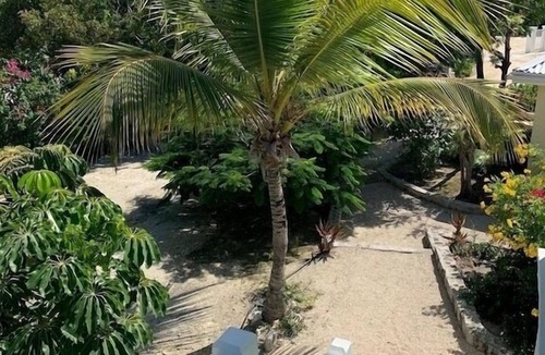 Discovery Bay Cottage | Waterfront Cottage Dockside Patio Jeep SUV Kayak SUP Bike Boat Beaches Jet Ski