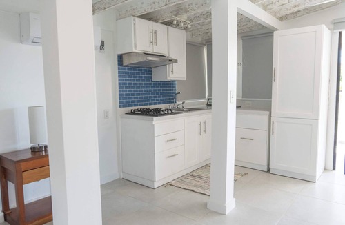 Discovery Bay Apartment | Waterfront Getaway | Balcony | Fire Pit | Gazebo