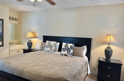 Discovery Bay Apartment | Waterfront 2-BR Home in Providenciales