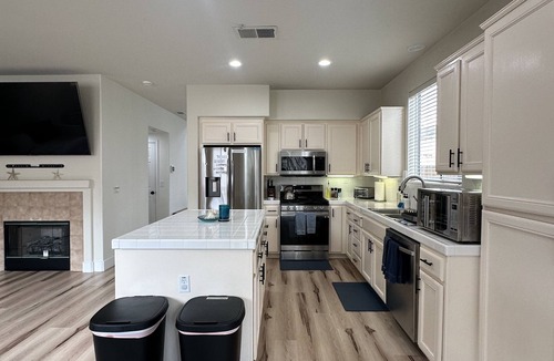 Watsonville House | Watsonville Beach Home for 16! Pet friendly!