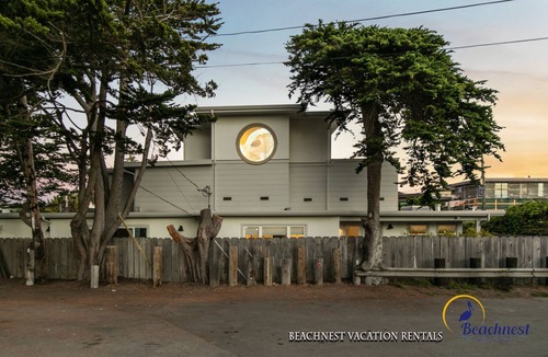 Opal Cliffs House | Welcome to the Wave House in Pleasure Point. Oceanview. Pets Considered. Hot Tub.