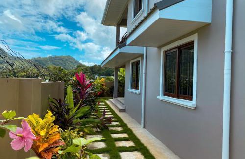Beau Vallon Apartment | Whispering Palms