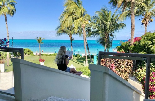 The Bight House | White House beachfront villa at Coral Gardens snorkeling reef