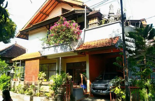 Mumbul House | Widi House Nusa Dua - sleeps six, near bay and beaches