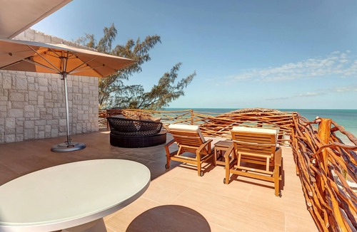 Isla Holbox Hotel | Your Ultimate Getaway in Holbox! Walk to Beach, Swimming Pool, Large Terrace!